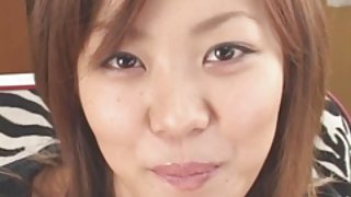 亞洲人把自己交給了一個酒店房間的男人色情片