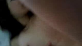 金發女郎吮吸這個傢伙，他搞砸了她的色情片