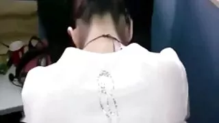 在陰莖上的處女洞進入陰莖後留下了血色情片