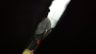 熱布魯內特騎一個黑暗的公雞色情