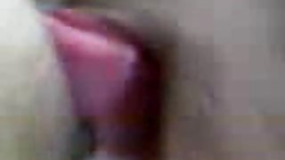 年輕的傢伙美女部分和手指工作色情