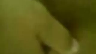 黑女人巧妙地吮吸她朋友的傢伙