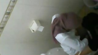 兩個女同性戀者和貓在凸輪色情上抽搐