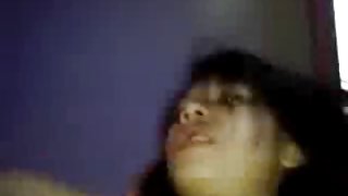 撕裂18歲的女朋友在她的陰部表色情