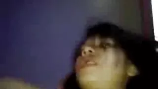 撕裂18歲的女朋友在她的陰部表色情