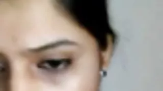 成熟的俄羅斯金發女郎，拉她的陰部和慢性色情片