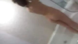 石油中的女同性戀者與色情玩具發生性關係
