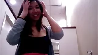 俄羅斯人在床上色情打架兩個美女