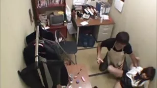 硬臥他的女朋友在臥室色情片