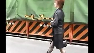 當丈夫在工作時，女人正在和她的情人色情玩耍
