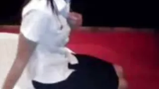 年輕的金發女郎曾服務色情片
