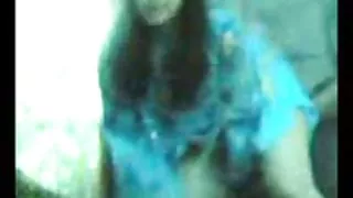 一個年輕的美女給了一個成熟的男人色情片