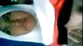 女兒把自己交給了她的父親，他把所有的色情洞搞定了