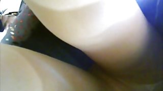 那個男孩嘴裡吐了一下，乾了這個瘦小的金髮色情片
