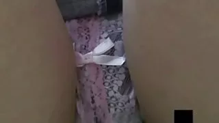多汁的性與脂肪的金發女郎在沙髮色情