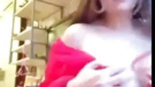 睡覺的女孩，他醒來舔陰並與她發生性關係。色情