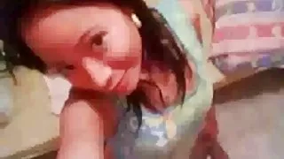 女孩們用一大堆色情片在教皇身上打敗了對方