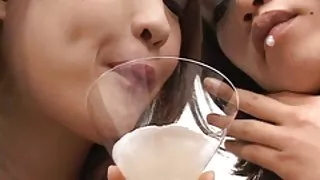在人的樹幹色情上掛的華美的金發貓