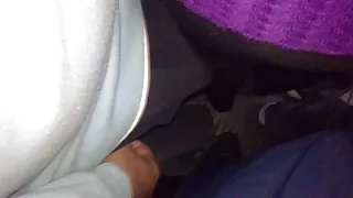 男人喜歡她的新紅色內褲上她的酷屁股色情