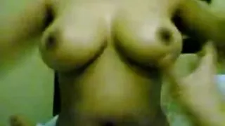 那傢伙性交在沙發上黑髮小雞色情片