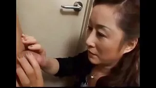 脫下衣服，閃現了所有相機色情的樂趣