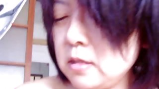 紅頭髮的minx用手指和玩具色情自慰