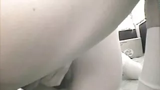 肛交與布魯內特與貓結束色情