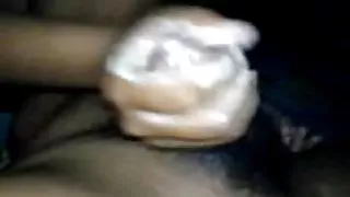 年輕的黑髮吮吸第一人稱色情